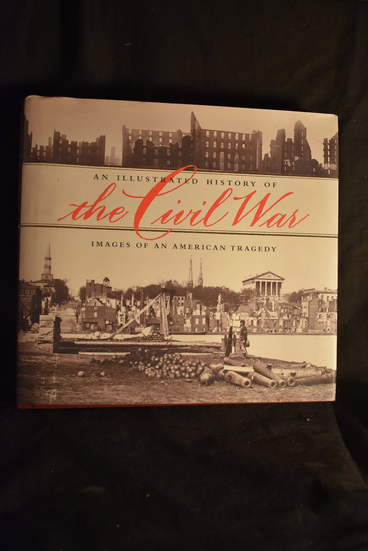 An Illustrated History of the Civil War: Images of an American Tragedy