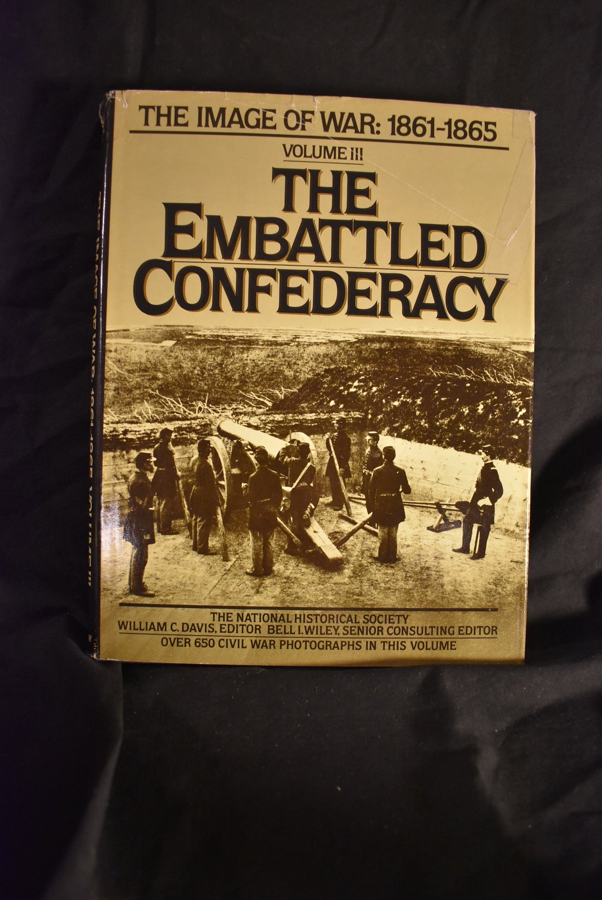 The Embattled Confederacy : Volume III