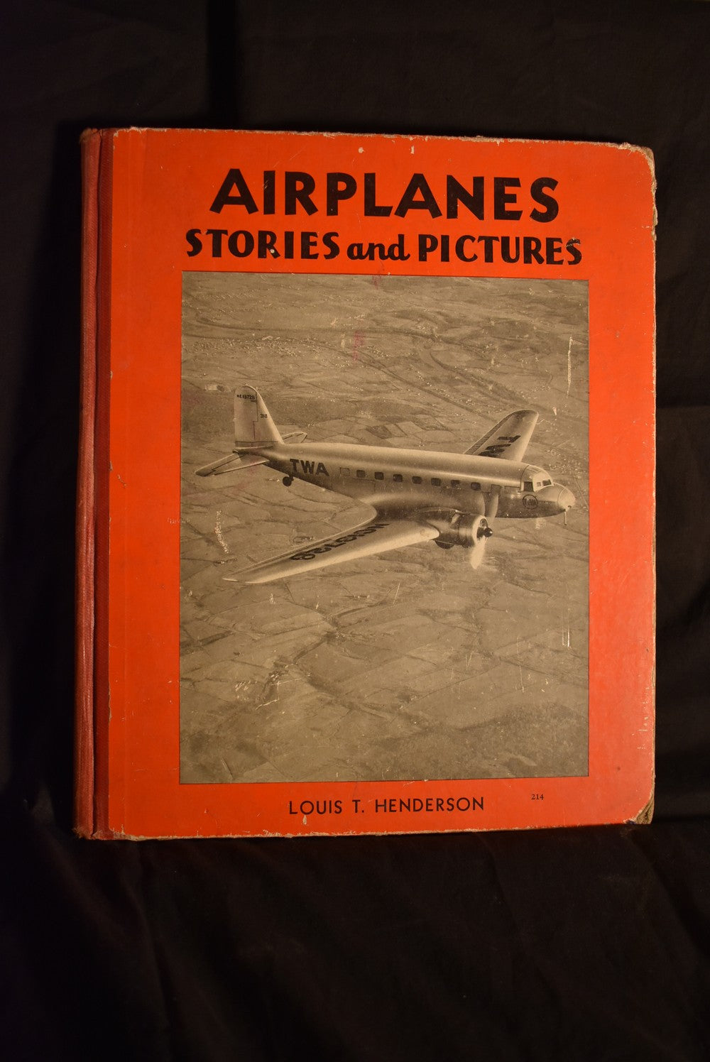 Airplanes: Stories and Pictures