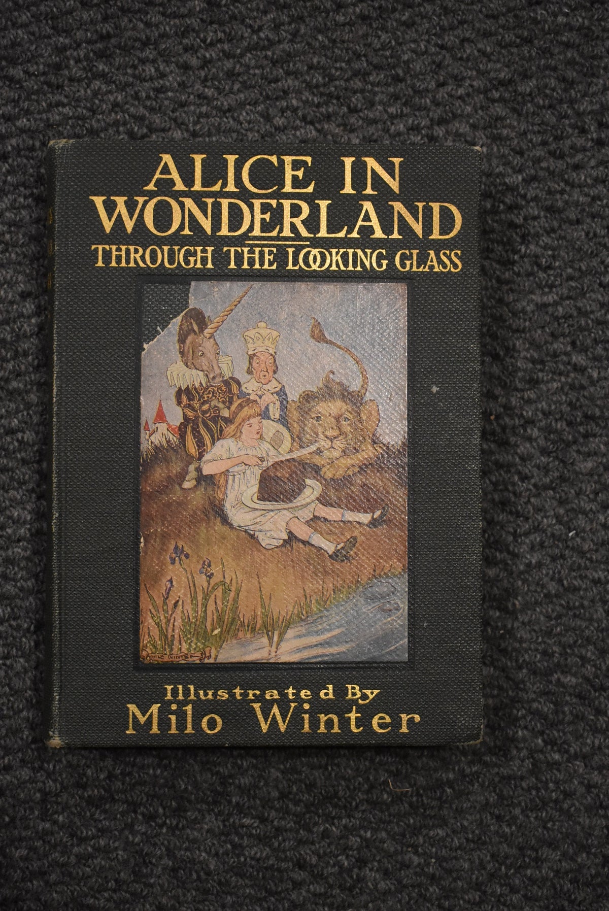 Alice in Wonderland: Through the Looking Glass