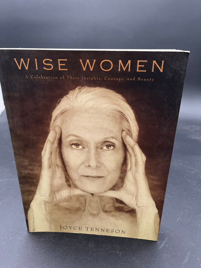 Wise Women : A Celebration of Their Insights, Courage and Beauty